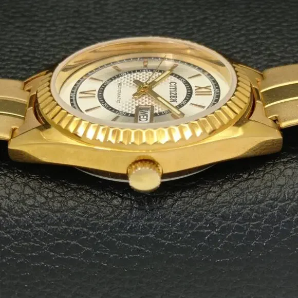 Vintage 1983 Citizen Automatic Mens Gold Watch W/daydate & White accents - Picture 5 of 8